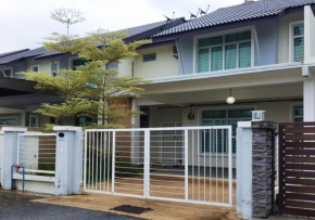 Anugerah Homestay Islam Ayer Keroh, 4 bilik tidur & 4 bilik air